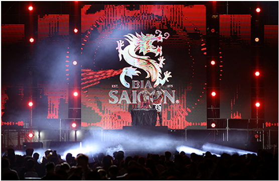 Sân khấu hoành tráng Đêm Saigon